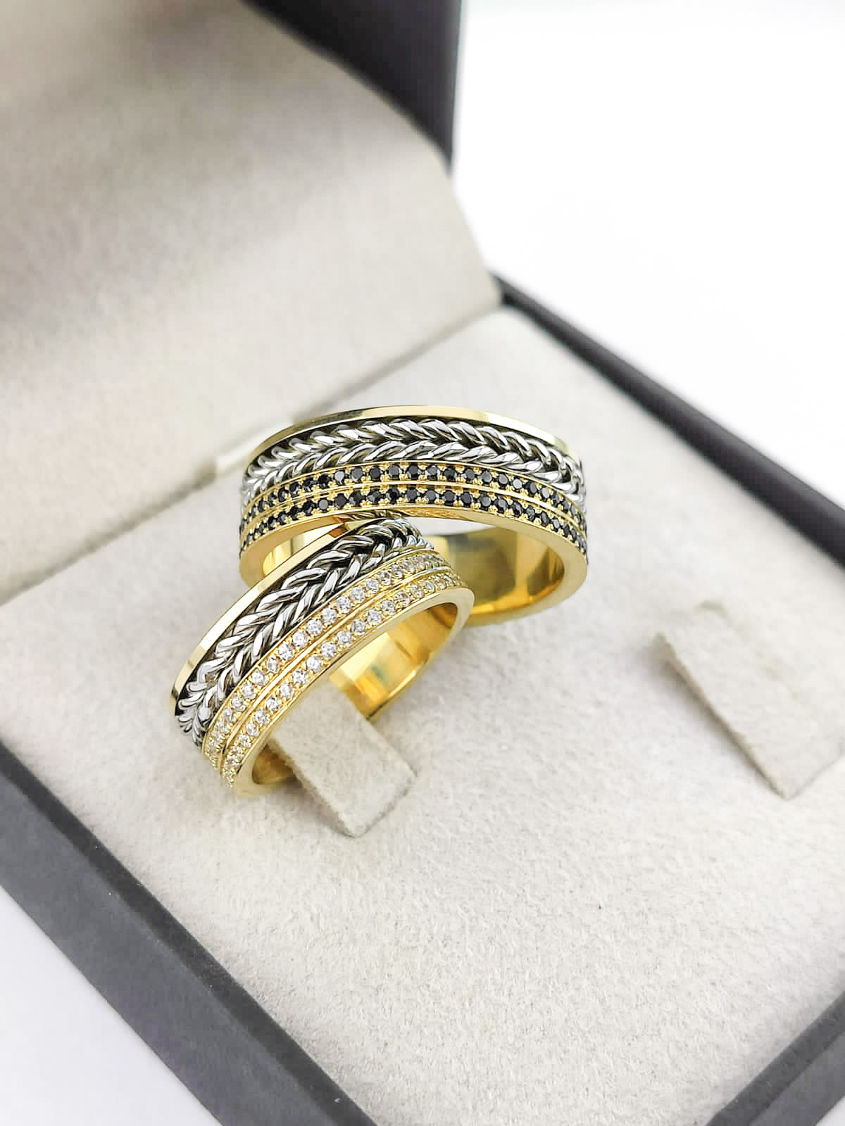 Aliança especial Ouro 18k com 160 pedras - Modelo EP31 7mm - Luxo máximo e brilho intenso