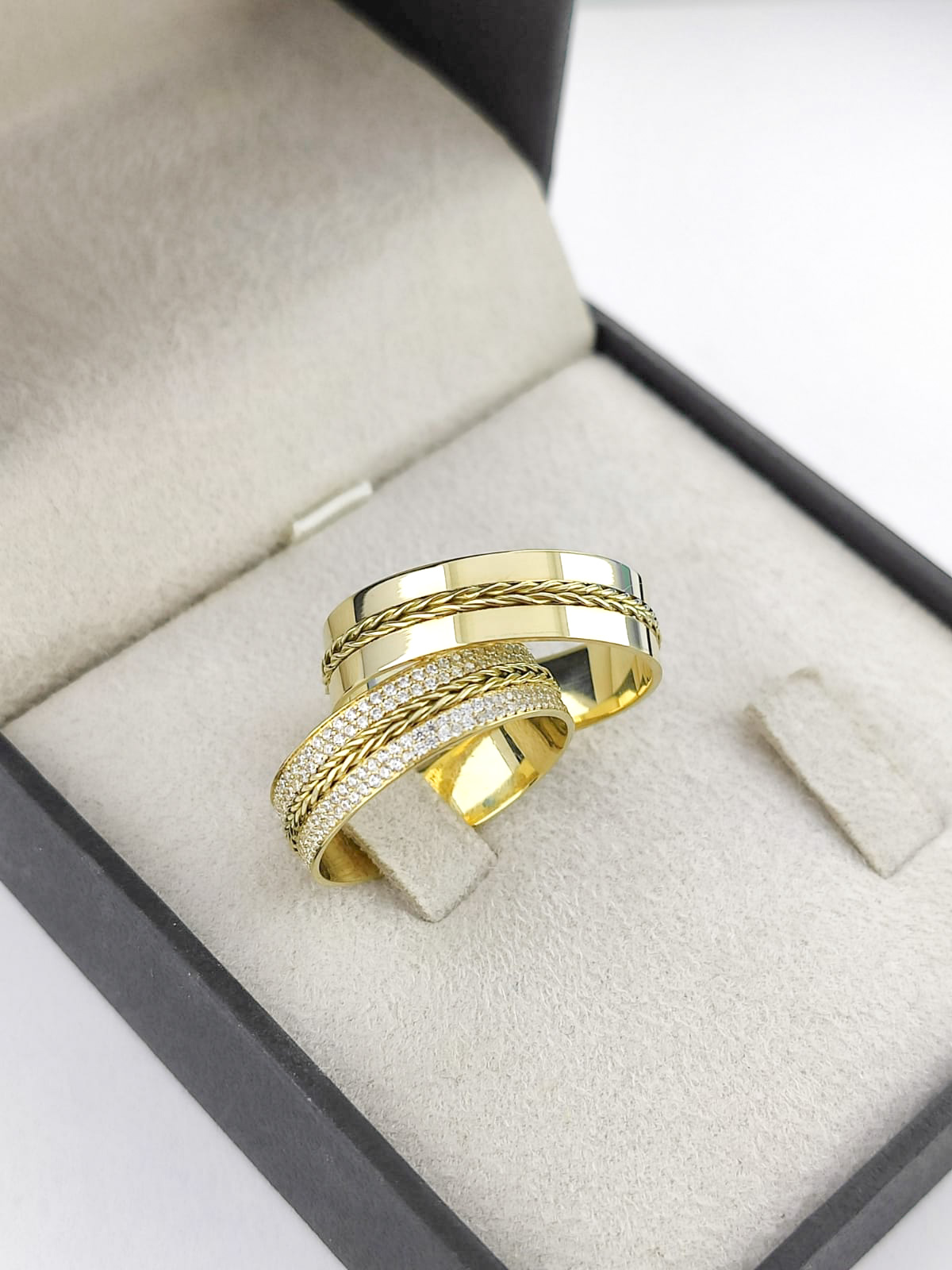 Aliança especial Ouro 18k com 200 pedras - Modelo EP33 6mm - Brilho supremo e sofisticação