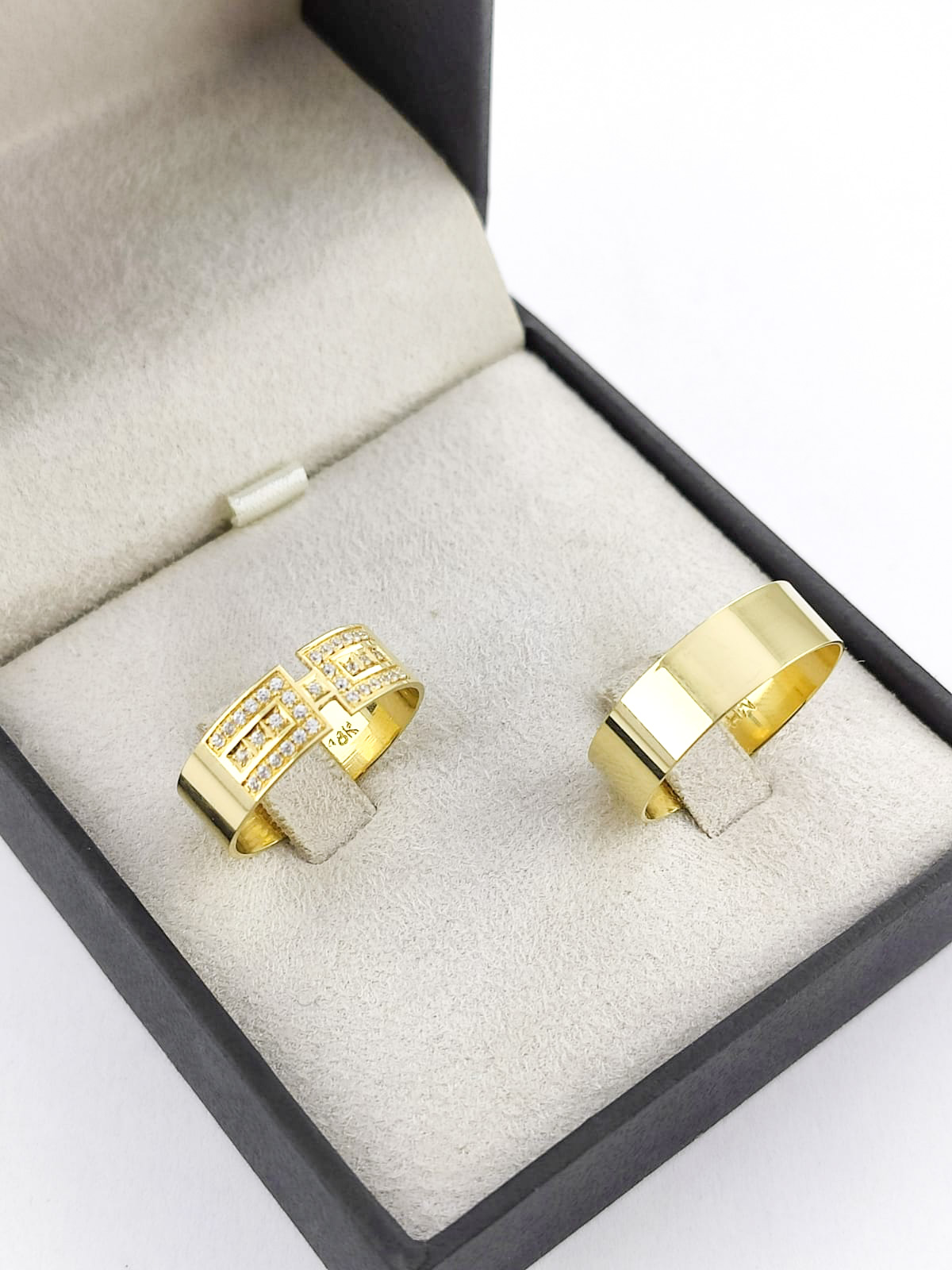 Aliança Especial Ouro 18k com 35 Pedras - Modelo EP34 6mm - Elegância Discreta - Imagem 2
