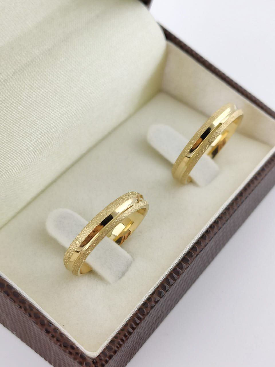 Aliança Côncava Feminina Ouro 18k 4mm CV 164 - Elegância e Conforto - Imagem 2