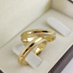 Aliança côncava feminina Ouro 18k 4mm CV 164 - Vista frontal mostrando design delicado e acabamento brilhante - Art Brilho Ink