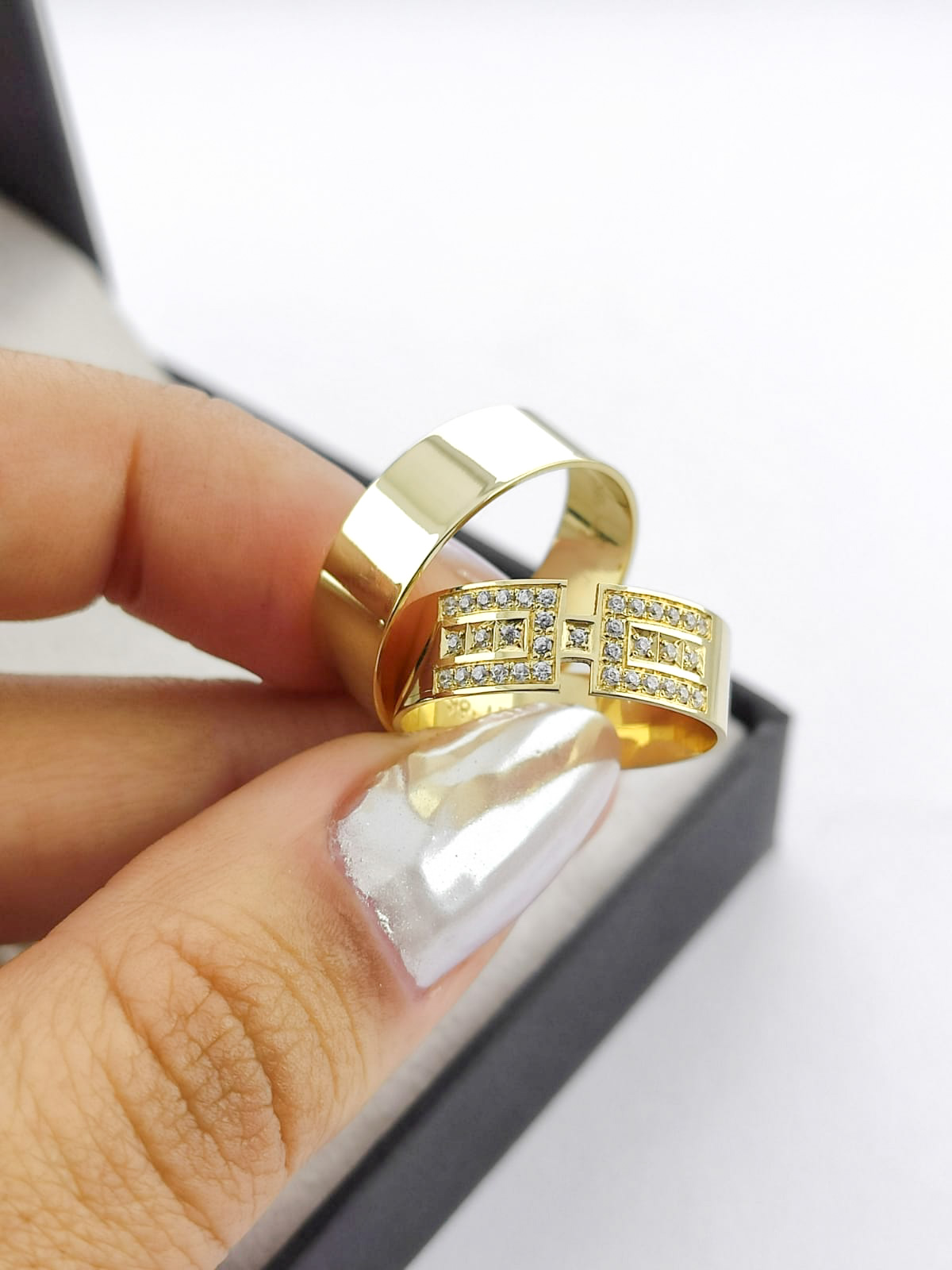 Aliança Especial Ouro 18k com 35 Pedras - Modelo EP34 6mm - Elegância Discreta - Imagem 3