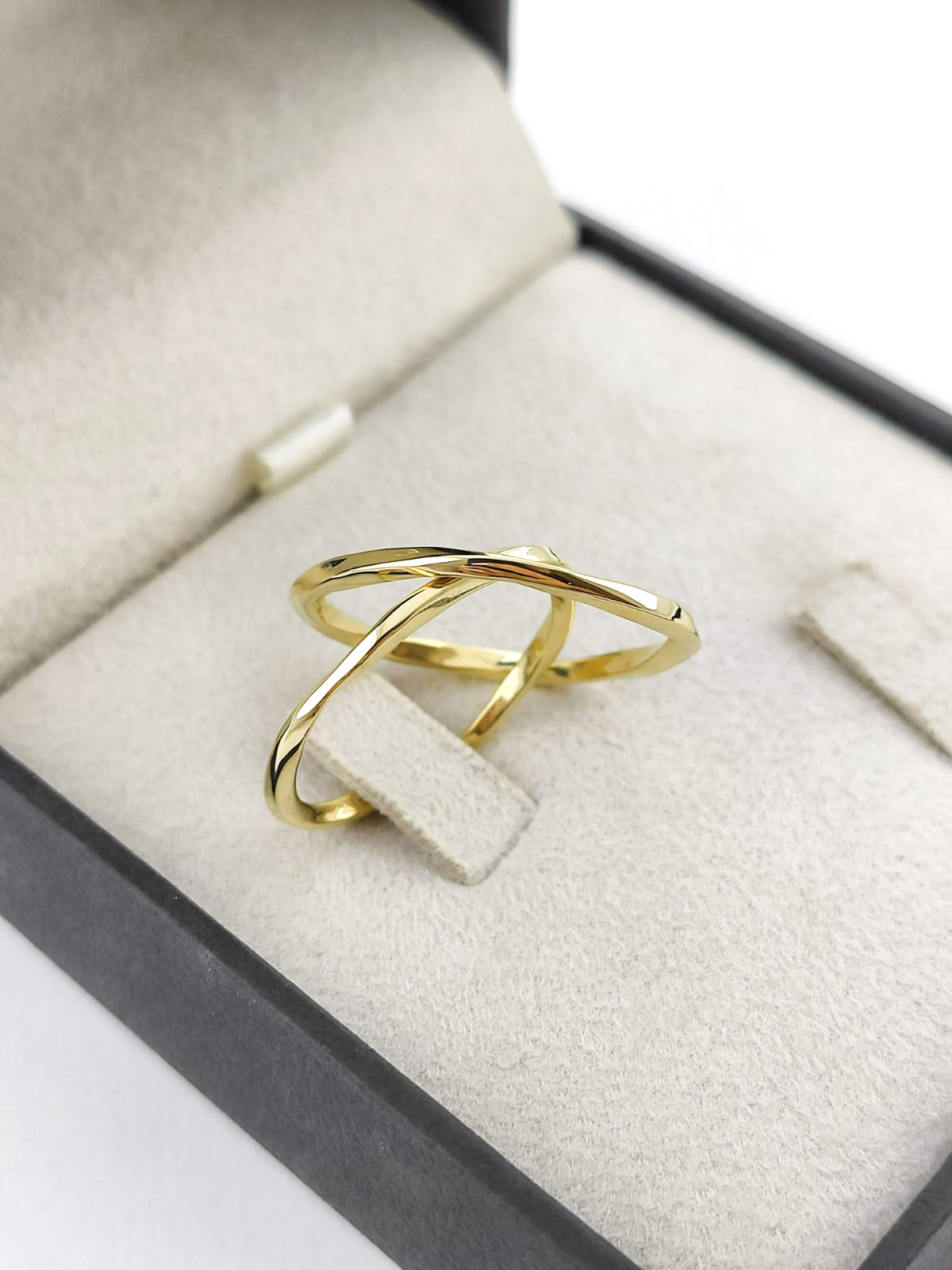 Aliança delicada Ouro 18k 1.5mm - Modelo EP35 - Minimalismo e elegância extrema