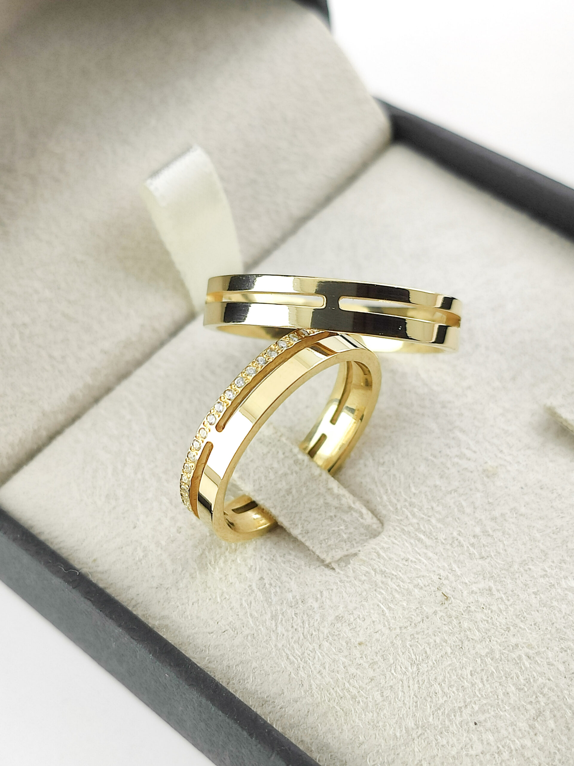 Aliança feminina delicada Ouro 18k com 45 pedras - Modelo EP39 4mm - Brilho discreto e elegante