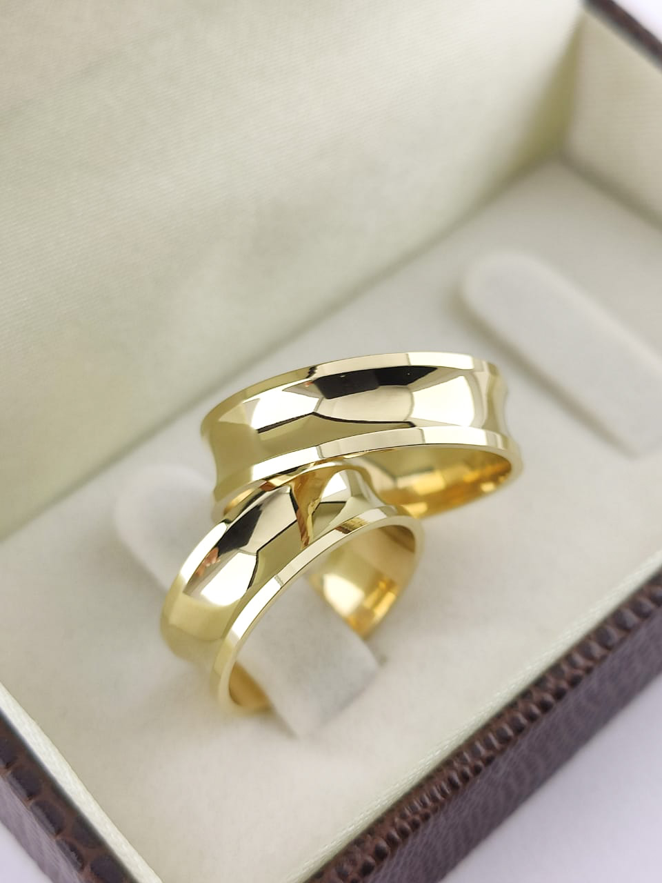 Aliança côncava em Ouro 18k 6mm - Joia exclusiva na Art Brilho Ink Tatuapé